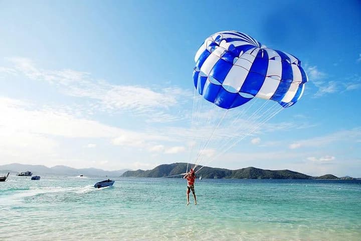 Pattaya Coral Island Speedboat Tour with Lunch, Snorkeling & 5 Fun Activities